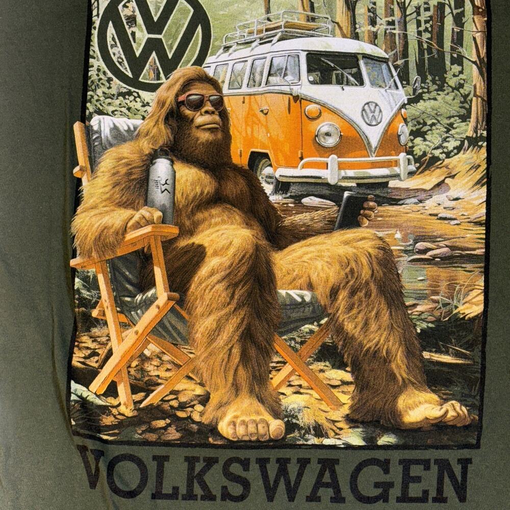 Volkswagen Mens Bigfoot Sasquatch Olive Green Graphic Shirt Short Sleeve Size L - Picture 2 of 6